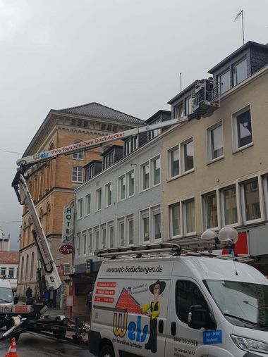 Dachrinnenreinigung von Dachdecker Wels