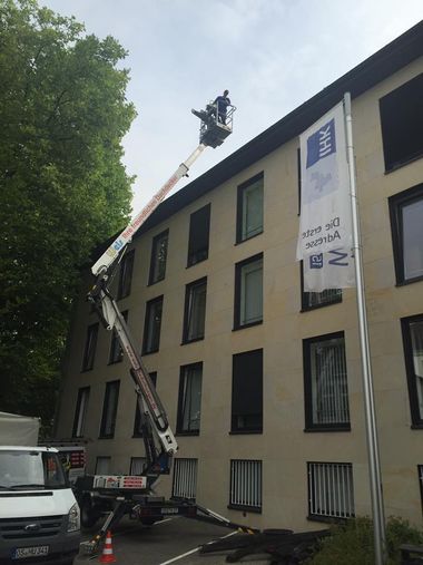 Dachrinnenreinigung von Dachdecker Wels